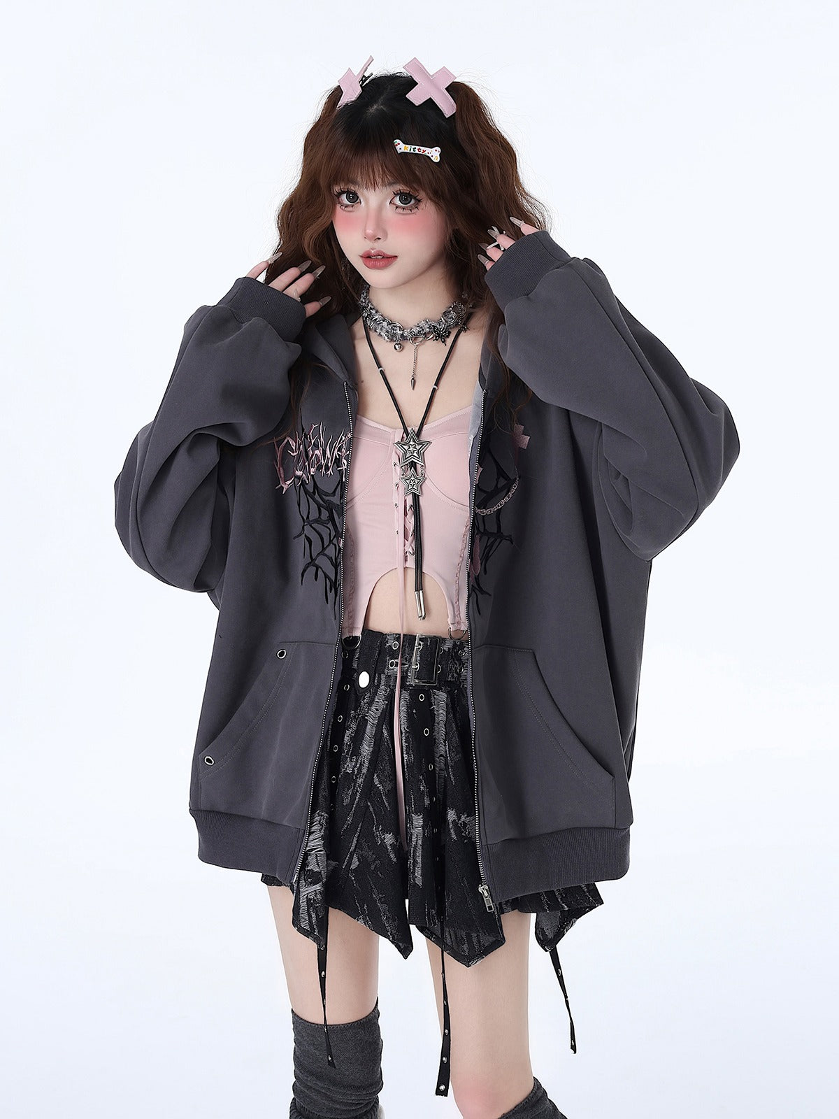 ゆったりフードつきパーカー、スパイダーウェブと蝶のデザイン