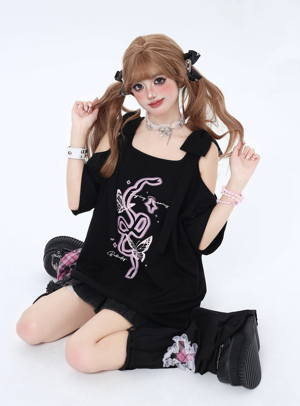 リボン付き両肩カットアウトTシャツ