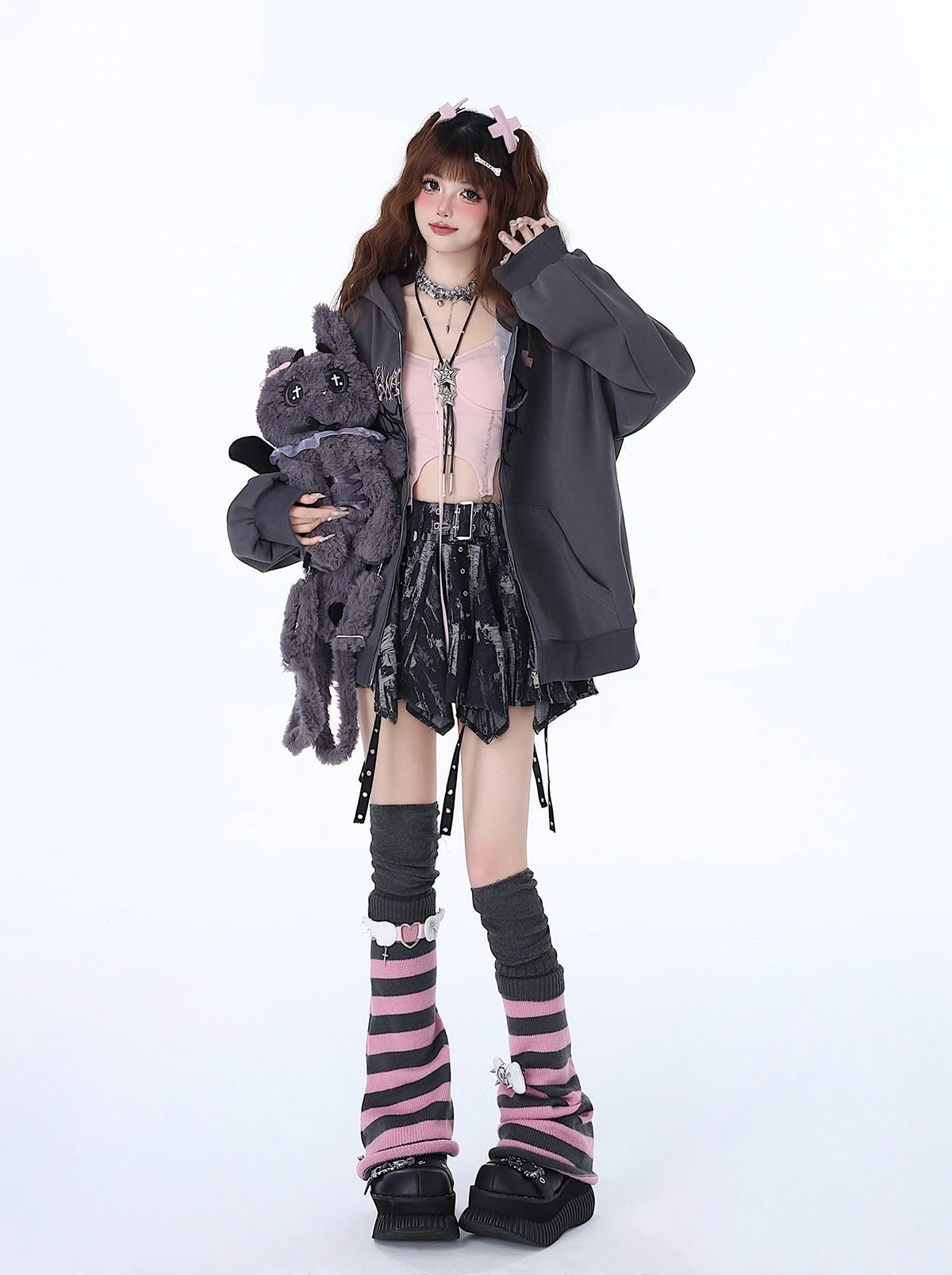 ゆったりフードつきパーカー、スパイダーウェブと蝶のデザイン